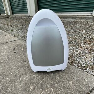 Touchless sensor activated vacuum